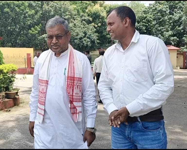 सरायकेला:भाजपा नेता सह जिप सदस्य शंभू मंडल ने प्रदेश अध्यक्ष बाबूलाल मरांडी से की मुलाकात…