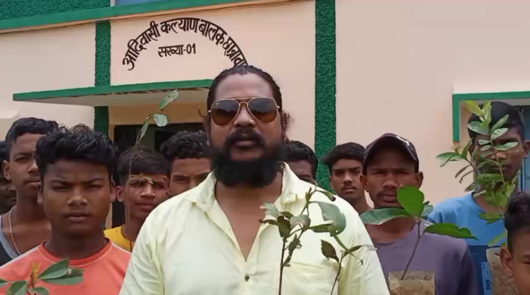 दुमका :नेहरू युवा केंद्र दुमका के राष्ट्र स्वयंसेवक अमन राज के द्वारा मेरी माटी मेरा देश कार्यक्रम के तहत पौधारोपण किया गया… – Vananchal 24TV Live – वनांचल 24TV लाइव