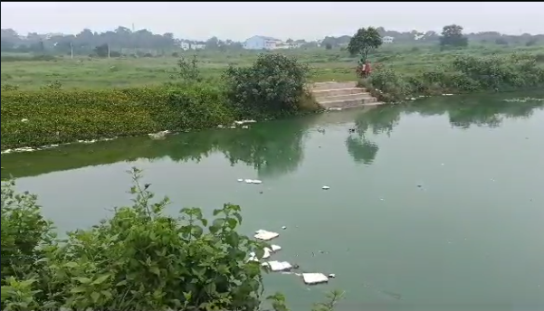 जमशेदपुर परसुडीह कीताडीह के तालाब में मिली युवक की लाश, तीन दिनों से था गायब, सनसनी, मौके पर परसुडीह पुलिस पहुंची…