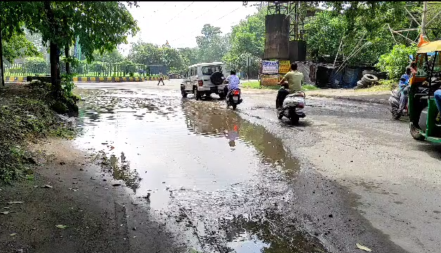 जमशेदपुर:टाटा कमांड एरिया के बर्मामाइंस ट्यूब गेट के पास जलजमाव…