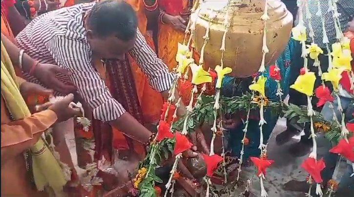 जमशेदपुर:अंतिम सोमवारी के उपलक्ष्य पर नामोटोला से बाजे गाजे के साथ भव्य कलश यात्रा… – Vananchal 24TV Live – वनांचल 24TV लाइव