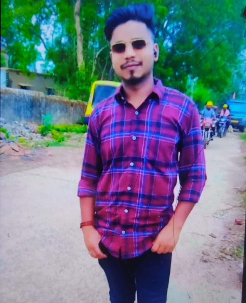 मौत घूम रही है सरायकेला की सड़कों पर, संभल कर चलें….. – Vananchal 24TV Live – वनांचल 24TV लाइव