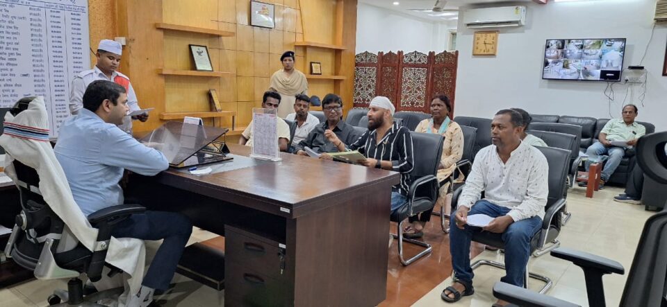 सरायकेला:साप्ताहिक जनता दरबार का हुआ आयोजन; जिले के विभिन्न क्षेत्र से पहुंचे लोग, प्राप्त आवेदनों पर त्वरित कार्रवाई सुनिश्चित करने के उपायुक्त ने दिए निर्देश… – Vananchal 24TV Live – वनांचल 24TV लाइव
