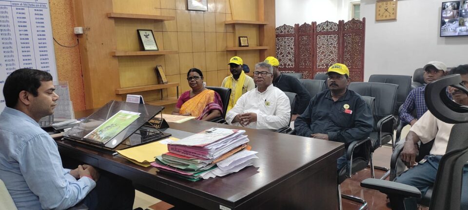 सरायकेला:डायन कुप्रथा उन्मूलन विशेष अभियान को लेकर आदिवासी सेंगेल अभियान के प्रतिनिधि मंडल ने उपायुक्त से मिलकर इसकी रोकथाम के लिए सुझाए पांच बिंदुओं पर सुझाव… – Vananchal 24TV Live – वनांचल 24TV लाइव