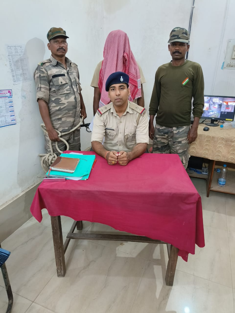राजनगर:पिस्तौल नोक पर लाखों रुपये लूटने वाले आरोपी नकुल महतो को पुलिस ने किया गिफ्तार,भेजा जेल… – Vananchal 24TV Live – वनांचल 24TV लाइव