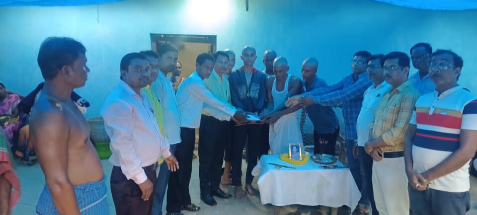 सरायकेला:सहायक अध्यापिका के निधन पर प्रखंड के सहायक अध्यापकों ने दी ₹28500 की सहयोग राशि… – Vananchal 24TV Live – वनांचल 24TV लाइव