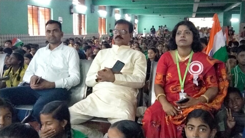 सरायकेला:आदित्यपुर श्री राम डिवाइन स्कूल में बच्चों में देशभक्ति की भावना भरने के लिए 77वे स्वतंत्रता दिवस समारोह का आयोजन… – Vananchal 24TV Live – वनांचल 24TV लाइव