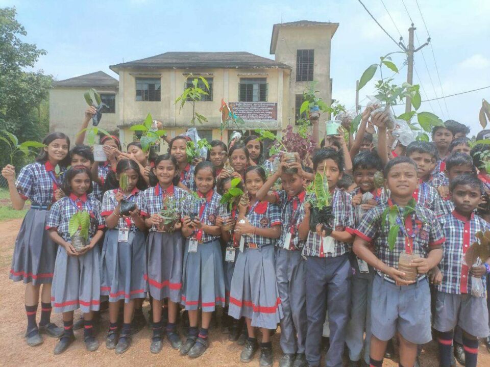 सरायकेला:मेरी माटी मेरा देश अभियान के तहत केंद्रीय विद्यालय में हुआ पौधारोपण… – Vananchal 24TV Live – वनांचल 24TV लाइव
