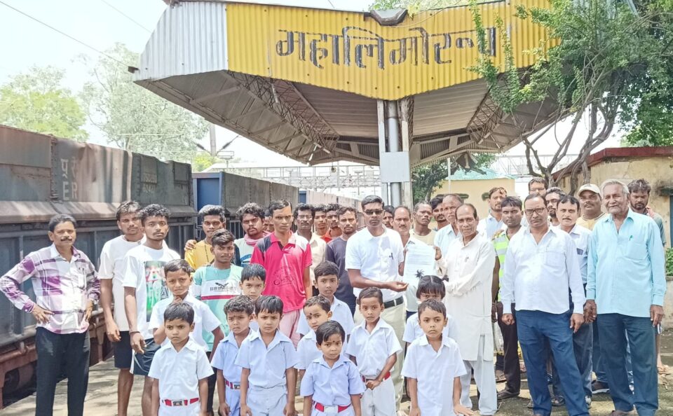 सरायकेला:महालिमोरूप रेलवे स्टेशन में समस्याओं की अंबार; समाधान हेतु ग्रामीणों ने सौंपि ज्ञापन… – Vananchal 24TV Live – वनांचल 24TV लाइव