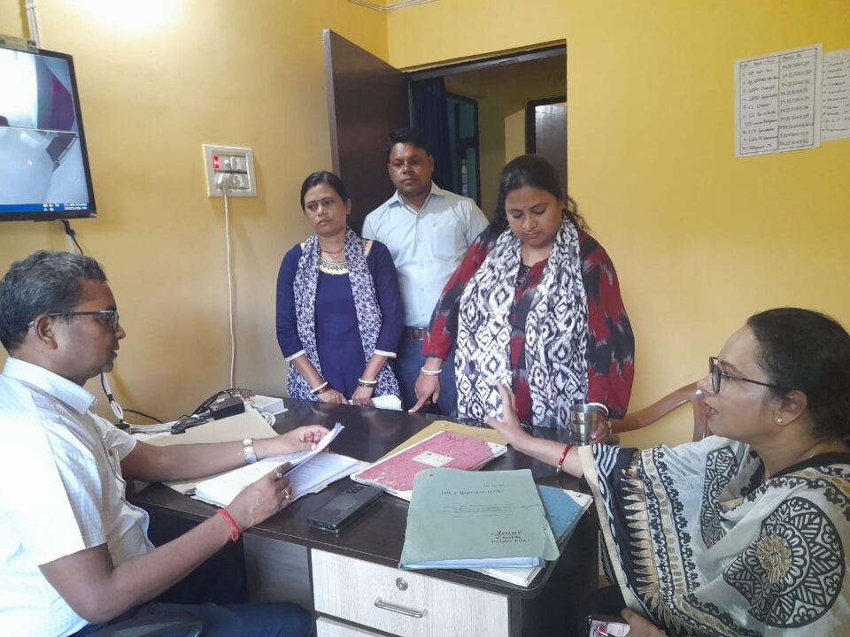 सरायकेला:डीडीसी ने वन स्टॉप सेंटर का किया निरीक्षण; केंद्र में दी जा रही मूलभूत सुविधाओं एवं विभिन्न पंजियों का जायजा ले दिए आवश्यक दिशा निर्देश… – Vananchal 24TV Live – वनांचल 24TV लाइव
