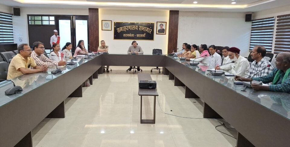 सरायकेला:नशा मुक्ति अभियान के सफल संचालन को लेकर उपायुक्त ने विभिन्न संस्थानों के प्रतिनिधियों के साथ की बैठक… – Vananchal 24TV Live – वनांचल 24TV लाइव