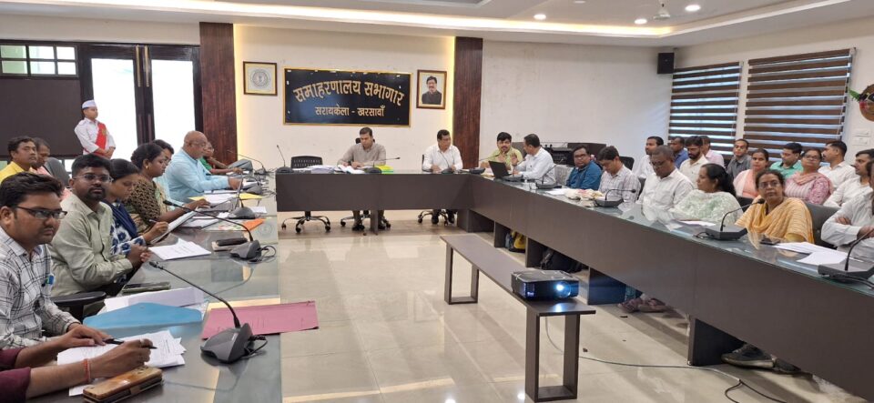 सरायकेला:उपायुक्त की अध्यक्षता में स्वास्थ्य विभाग की हुई समीक्षा बैठक; लोगों को बेहतर स्वास्थ्य सुविधा उपलब्ध कराने एवं संस्थागत डिलीवरी बढ़ाने पर उपायुक्त ने दिया बल… – Vananchal 24TV Live – वनांचल 24TV लाइव