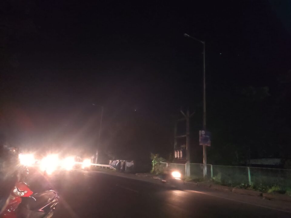 सरायकेला:नहीं जलती है मुख्य सड़क मार्ग की स्ट्रीट लाइट; रात्रि में लोगों को अंधेरे से गुजर कर आना पड़ता है सदर अस्पताल; पूर्व वार्ड पार्षद जुगल तापे ने जताई चिंता… – Vananchal 24TV Live – वनांचल 24TV लाइव