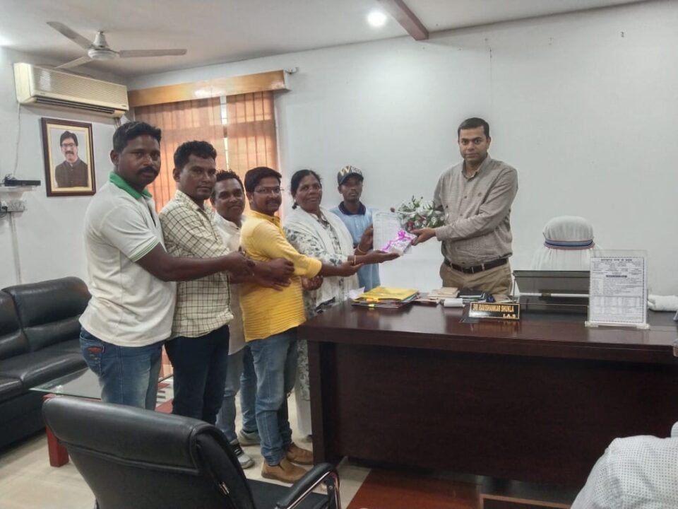 सरायकेला:हो’ भाषा को 8 वीं अनुसूची में शामिल करने की मांग को लेकर आदिवासी हो समाज महासभा ने केंद्रीय मंत्री के नाम डीसी को सौंपा ज्ञापन… – Vananchal 24TV Live – वनांचल 24TV लाइव