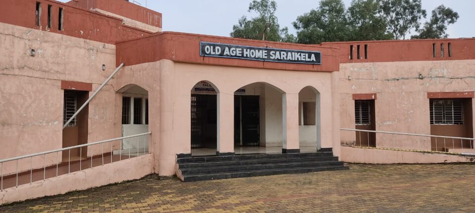 सरायकेला:आईए जीवन के बेहतरीन अनुभवों से करें मुलाकात; कुछ पल इनके साथ बांटे जीवन के हसीन पलों की खुशियां…