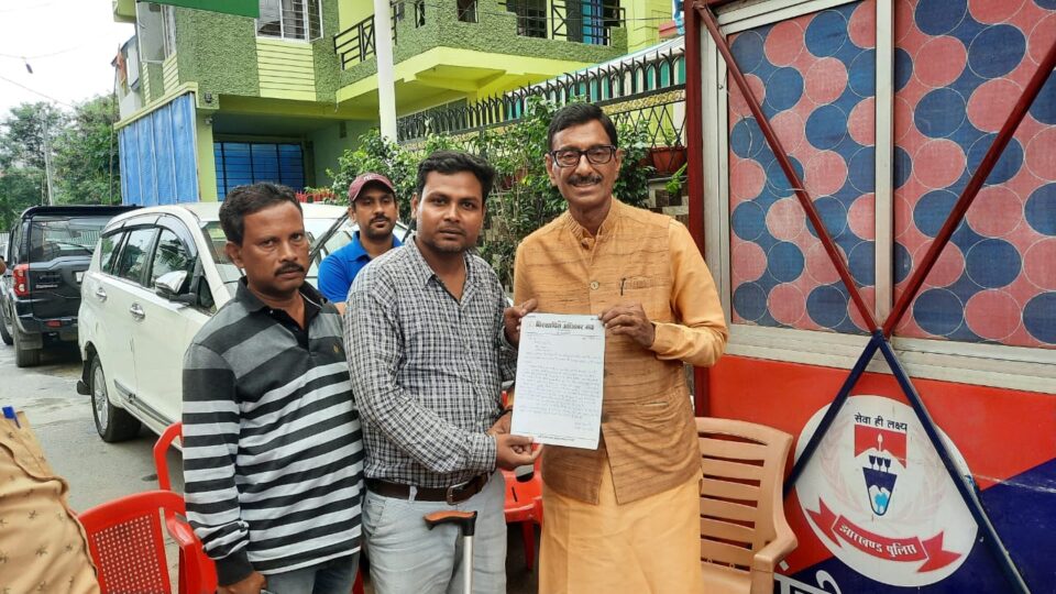 सांसद संजय सेठ से मिलकर विस्थापितों पर हो रहे शोषण से अवगत कराया, – Vananchal 24TV Live – वनांचल 24TV लाइव