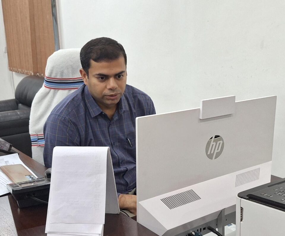 सरायकेला : यात्री वाहनों में सीट से अधिक लोग बैठाने; बड़े वाहन द्वारा ओवर लोडिंग करने पर कडी करवाई सुनिश्चित करे: उपायुक्त…