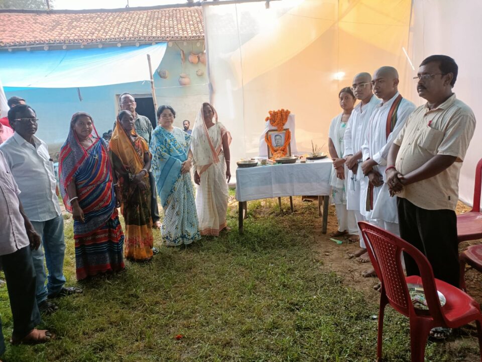 ईचागढ़ :शिक्षक बिहारी लाल सिंह मुंडा के असमय मृत्यु से शिक्षा जगत में हुई अपूर्ण क्षति, श्राद्धकर्म में शामिल हुए विधायक एवं समाज सेवी ने नई परंपरा की शुरुआत की… – Vananchal 24TV Live – वनांचल 24TV लाइव