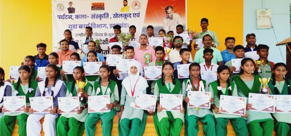 सरायकेला:राष्ट्रीय खेल दिवस के अवसर पर खरसावां एवं दुगनी में स्वदेशी जनजातीय खेल प्रतियोगिता का किया गया आयोजन… – Vananchal 24TV Live – वनांचल 24TV लाइव