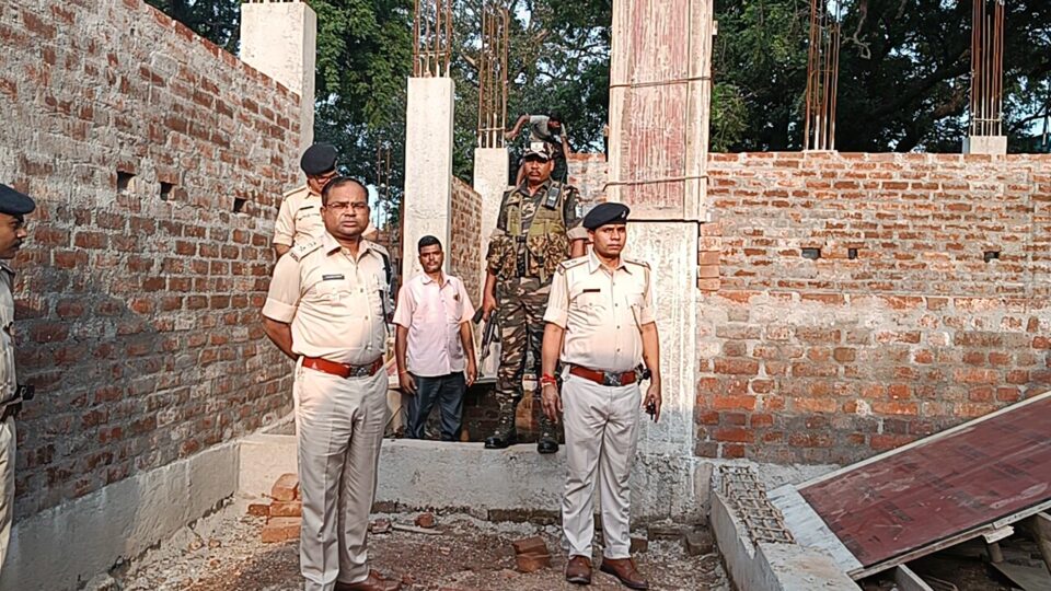 चांडिल : निर्माणाधीन चांडिल थाना भवन का एसपी ने चल रहे कार्यों का जायजा लिया, गुणवत्तापूर्ण भवन का निर्माण करवाने का निर्देश दिया…