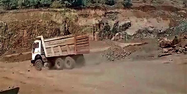 जमशेदपुर :अवैध खनन मामले में मुख्यमंत्री हेमंत सोरेन सहित 20 के खिलाफ ऑनलाइन एफआईआर दर्ज… – Vananchal 24TV Live – वनांचल 24TV लाइव