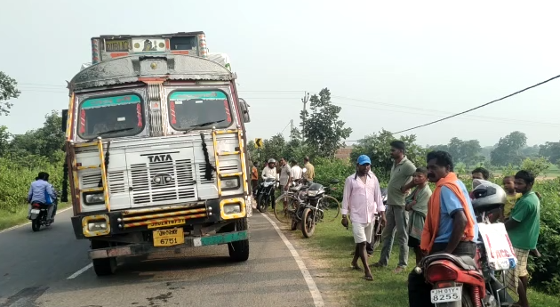 चांडिल:ट्रक के चपेट में आने से दो युवकों की हुई मौत…
