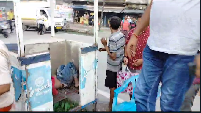 यातायात शिविर में एक अज्ञात युवक का शव मिला, पुलिस शव को कब्जे में लेकर जांच पड़ताल में जुटी…