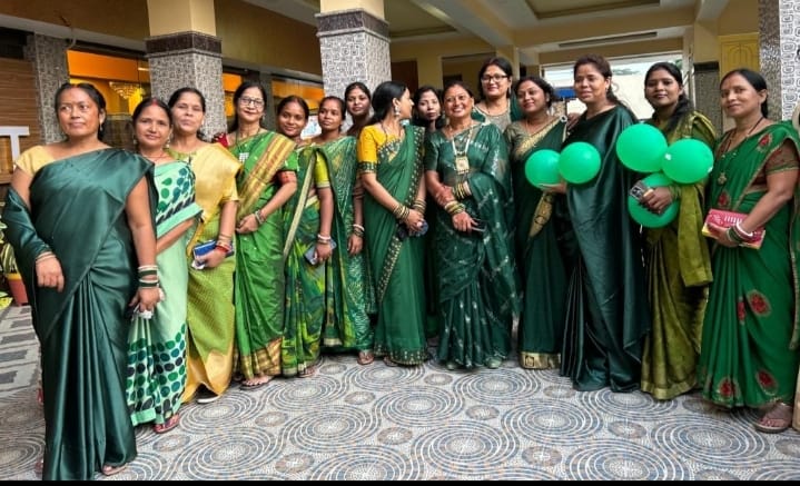 रांची : सावन महोत्सव में महिलाओं ने भक्ति एवं फिल्मी गीतों पर खूब थिरकी, बोले चूडियां, बोले कंगना, हाय मै हो गयी पर …