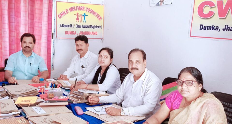 दुमका:सीडब्ल्यूसी ने आईओ व थाना प्रभारी को किया सो काउज हंसडीहा में चार दिनों तक नाबालिग पीड़िता को थाना में ही रखा गया पोक्सो मामले में जरमुण्डी थाना प्रभारी ने छह दिनों बाद किया एफआईआर… – Vananchal 24TV Live – वनांचल 24TV लाइव