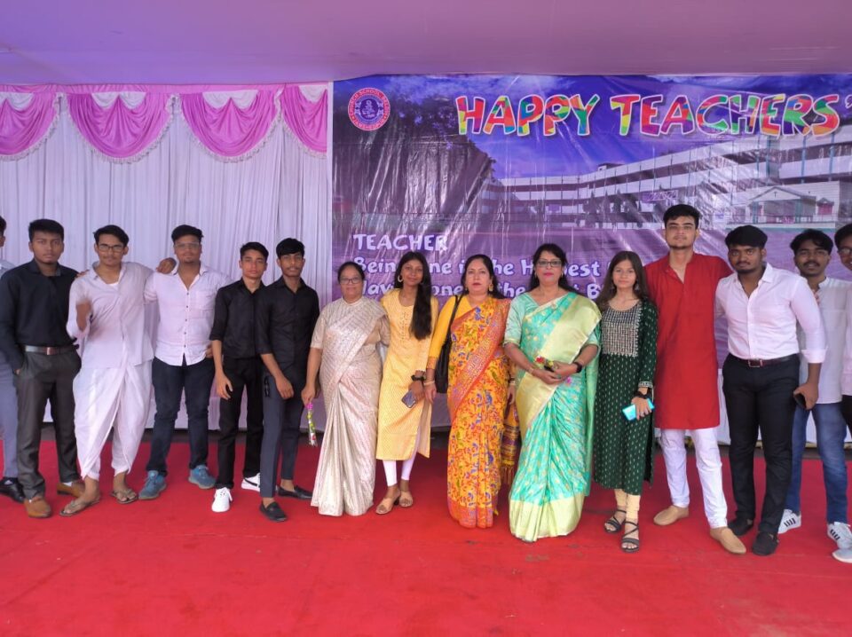 बेल्डीह चर्च स्कूल ने मनाया टीचर डे,  रैंप वॉक,भांगड़ा और नाटक रहे आकर्षण का केंद्र…