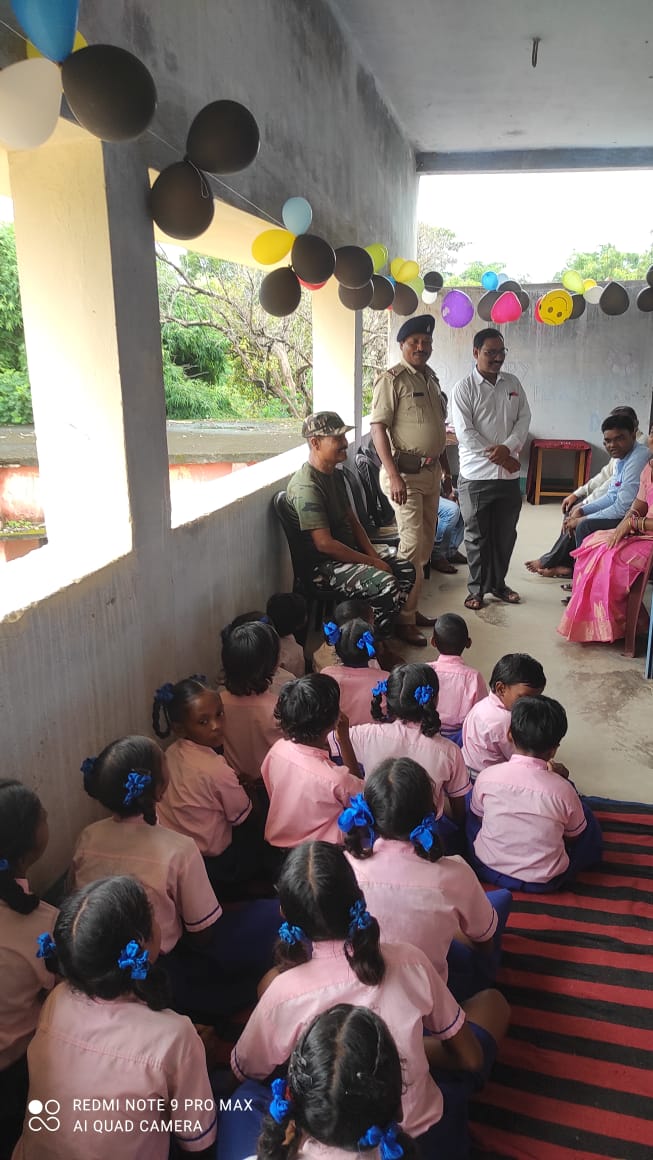 सरायकेला:उत्क्रमित उच्च विद्यालय भद्रूडीह में सरायकेला पुलिस ने चलाया नशा उन्मूलन अभियान…