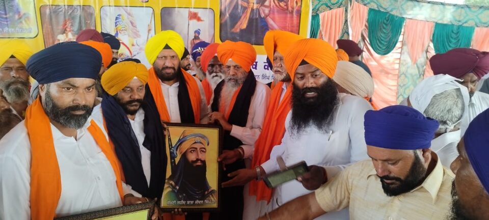  जमशेदपुर : कैबिनेट मंत्री के हाथों सम्मानित हुए मंजीत गिल…