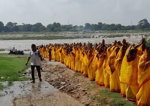 भव्य कलश यात्रा के साथ बाबा विश्वकर्मा मंदिर में बाबा विश्वकर्मा की मूर्ति की प्राण प्रतिष्ठा कार्यक्रम का हुआ शुभारंभ…