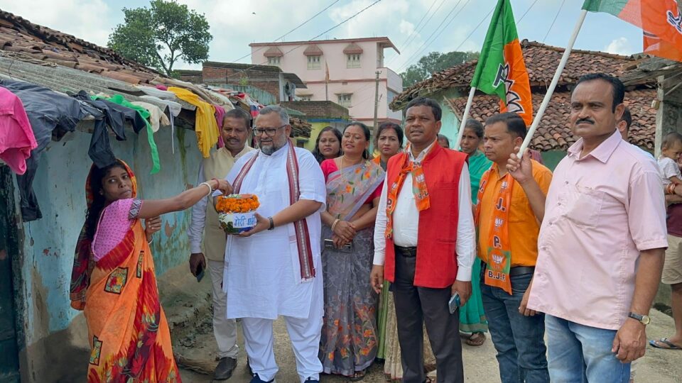 मेरी माटी मेरा देश कार्यक्रम के निमित्त हर घर से मिट्टी संग्रह…