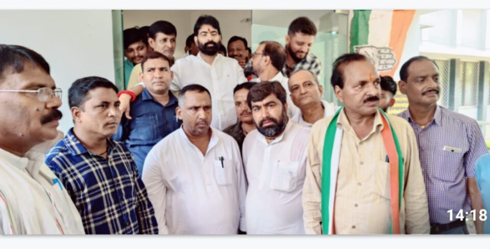 मंत्री बन्ना गुप्ता ने की जनसुनवाई, 155 से अधिक फरियादियों ने लगाई फरियाद… – Vananchal 24TV Live – वनांचल 24TV लाइव