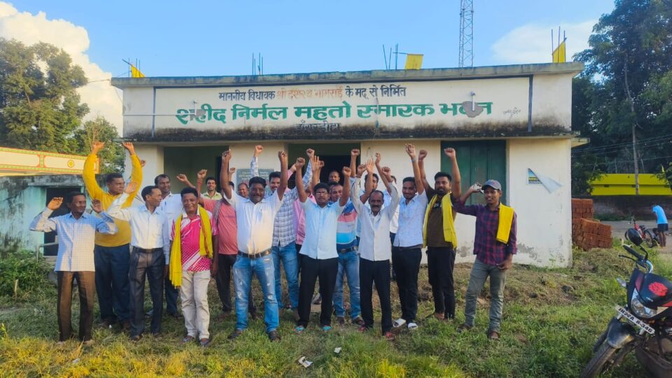 अनिश्चितकालीन रेल टेका दोहर छका आंदोलन को सफल बनाने को लेकर आदिवासी कुर्मी समाज ने की बैठक… – Vananchal 24TV Live – वनांचल 24TV लाइव