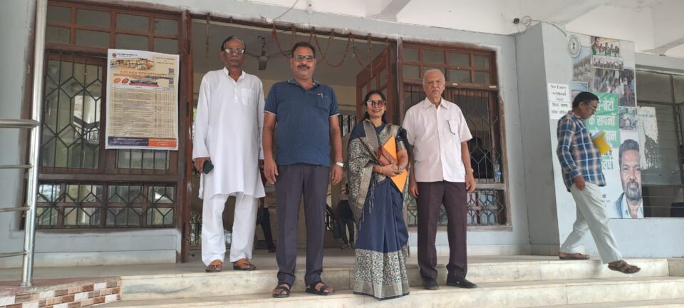 जयप्रकाश उद्यान के लंबित सड़क निर्माण के लिए एनओसी की मांग को लेकर पूर्व वार्ड पार्षद नीतू शर्मा ने डीएफओ से की मुलाकात… – Vananchal 24TV Live – वनांचल 24TV लाइव