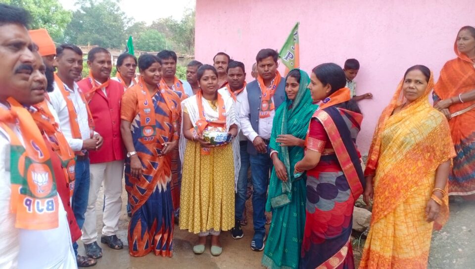 अमृत वाटिका के लिए हर घर की मिट्टी संग्रह कार्यक्रम प्रधानमंत्री नरेंद्र मोदी का ऐतिहासिक निर्णय : डॉ आशा लकड़ा