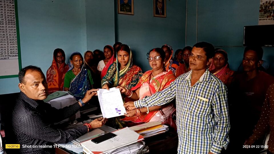 रांची:जामडीह में तीन माह से नहीं मिला राशन, कार्डधारियों ने किया विरोध प्रदर्शन,उपायुक्त को किया शिकायत…