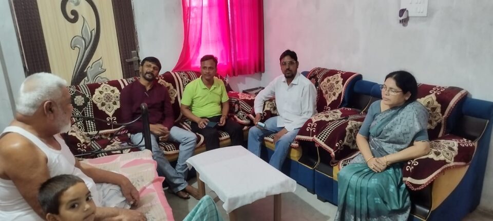 चांडिल:झामुमो अल्पसंख्यक नेता सेमसर अली से मिलने पहुंचे विधायक सविता महतो…