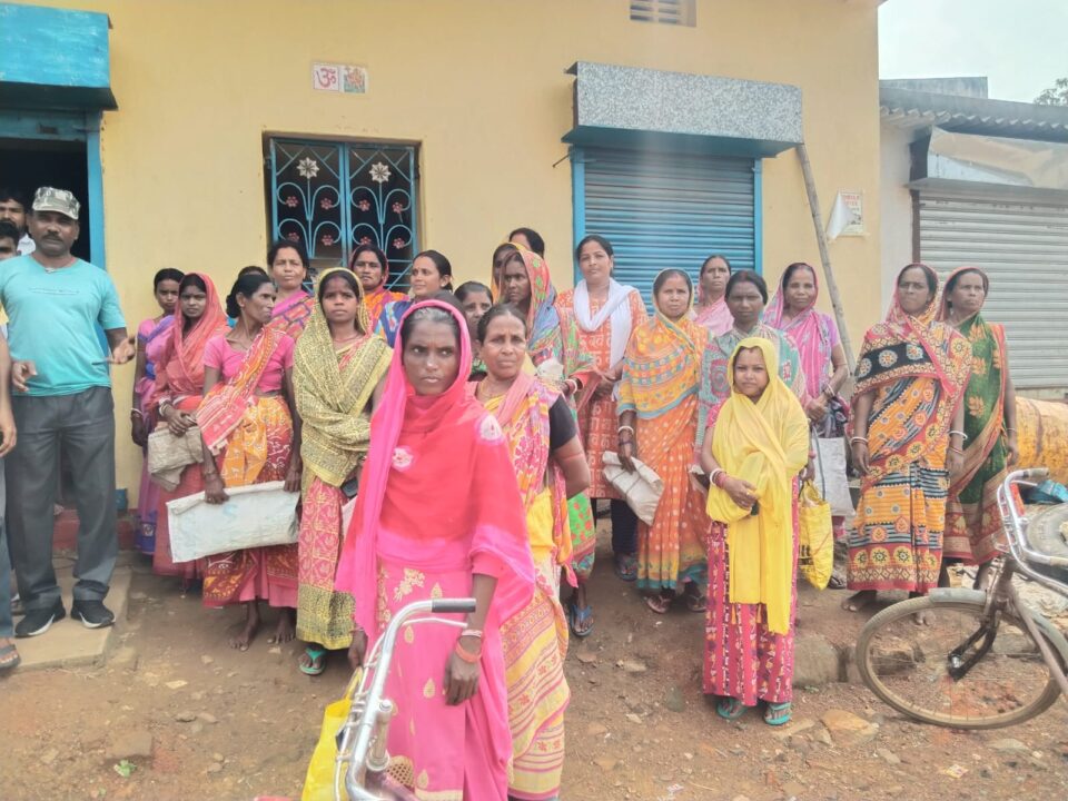 सरायकेला प्रखंड आपूर्ति कार्यालय पहुंचे गम्हरिया प्रखंड उपप्रमुख; 200 से ज्यादा लाभुकों की शिकायत पर पीडीएस दुकान को किया बंद; खाता एवं पीओएस मशीन किया जब्त; मुख्यमंत्री से करेंगे शिकायत… – Vananchal 24TV Live – वनांचल 24TV लाइव