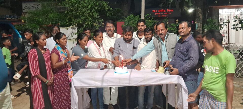 सरायकेला:युवा कांग्रेस ने मनाया सांसद गीता कोड़ा का 40वां जन्मदिन…