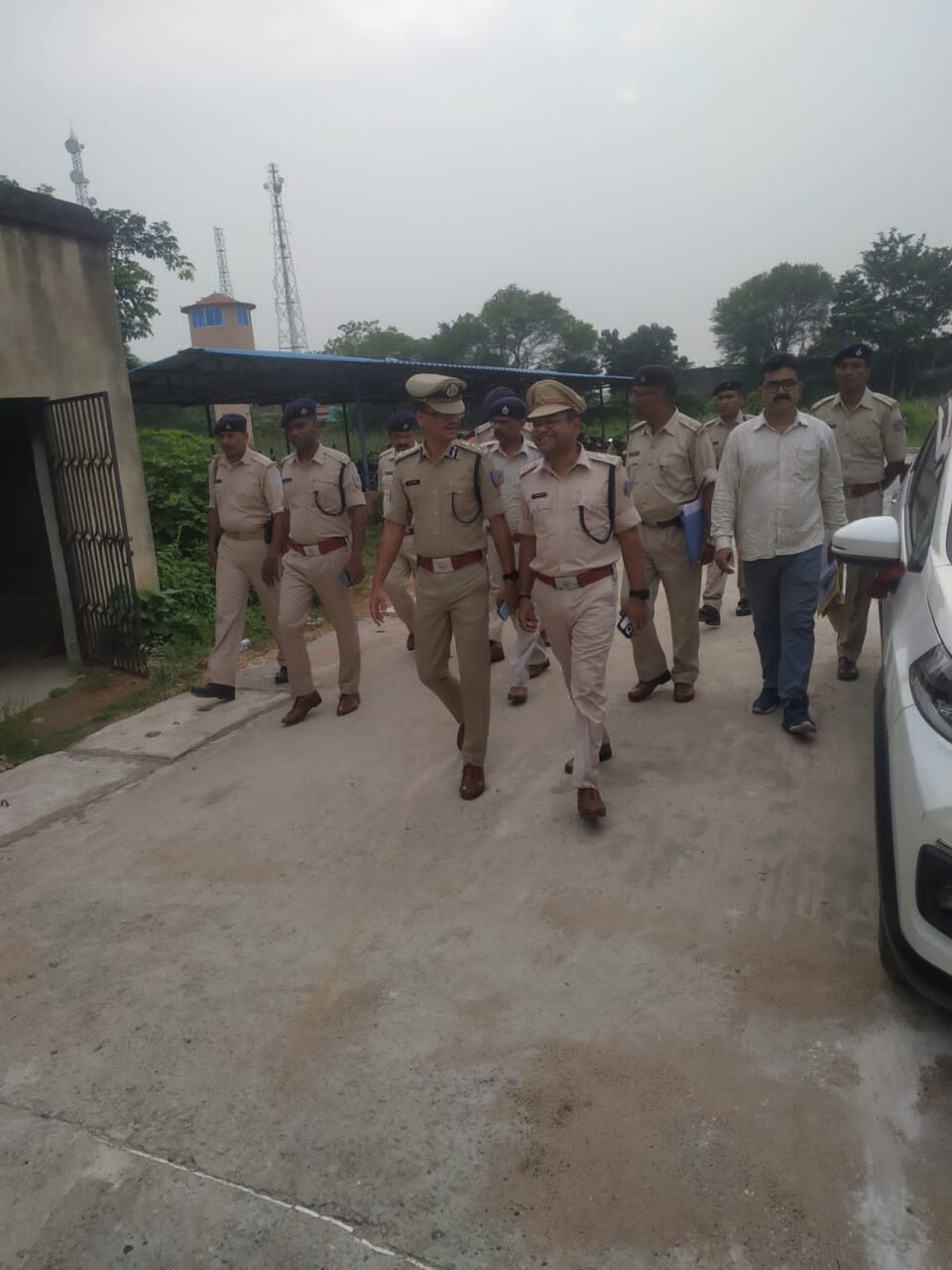 सरायकेला:डीआईजी ने सरायकेला कोर्ट हाजत का किया निरीक्षण; सुरक्षा व्यवस्था में किसी भी प्रकार की कोताही नहीं बरतने का दिया सख्त निर्देश…