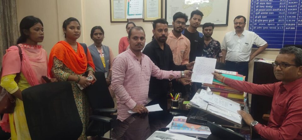विभिन्न B.Ed कॉलेज के विद्यार्थियों ने छात्रवृत्ति समस्या को लेकर डीडीसी को सौंपा ज्ञापन… – Vananchal 24TV Live – वनांचल 24TV लाइव