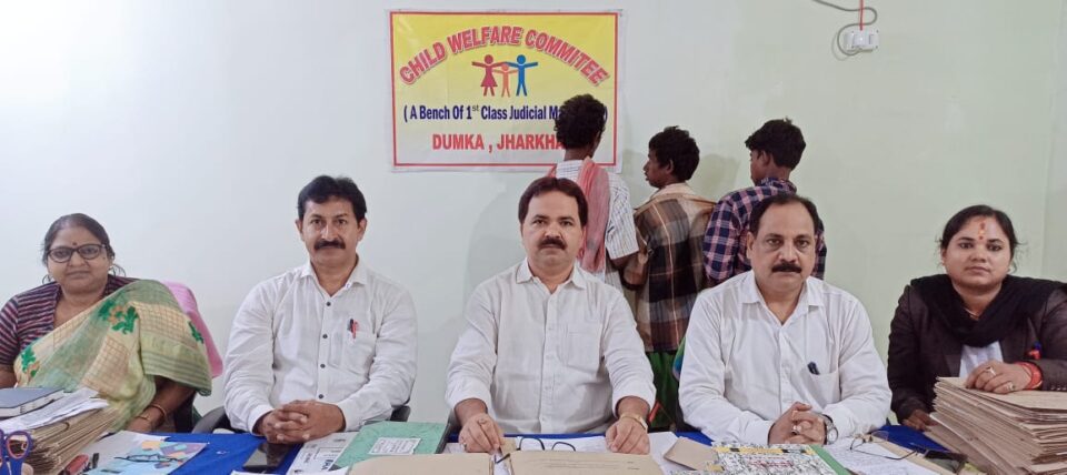 सीडब्ल्यूसी ने मंद बुद्धि बालक को उसके परिवार को सौपा, 25 सितम्बर को बालक दिग्धी से बरामद किया गया था… – Vananchal 24TV Live – वनांचल 24TV लाइव