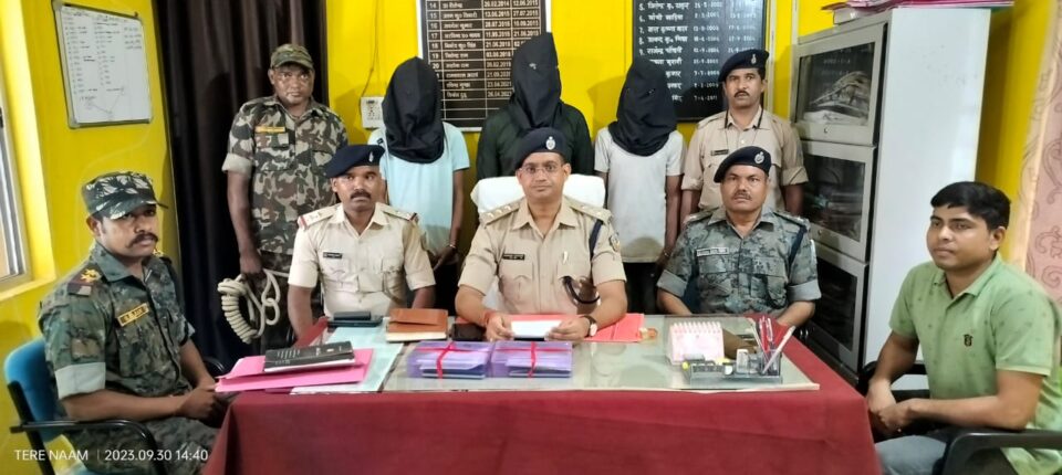 पोटका थाना परिसर में मुसाबनी डीएसपी चंद्र सरकार आजाद के उपस्थिति में एक प्रेस कॉन्फ्रेंस का आयोजन…