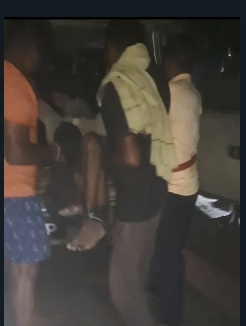 टीम बादल के सदस्यों ने घायलों को पुलिस की मदद से जरमुडीह समुदायिक स्वास्थ्य केन्द्र पहुंचाया…