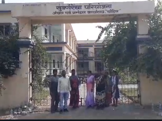 आखिर इस कार्यालय का संचालन का जिम्मा किन के पास, दुर्गा पूजा से गेट में लगा है ताला, जबाव देने से क्यों कतरा रहे है वरीय पदाधिकारी… – Vananchal 24TV Live – वनांचल 24TV लाइव