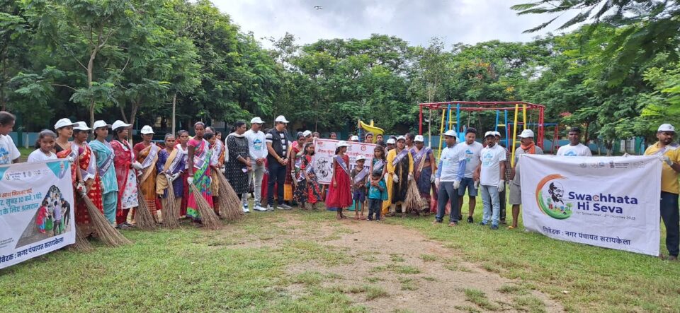 स्वच्छता ही सेवा अभियान के तहत डीडीसी समेत अन्य पदाधिकारियों ने समाहरणालय परिसर की सफाई के लिए किया श्रमदान… – Vananchal 24TV Live – वनांचल 24TV लाइव