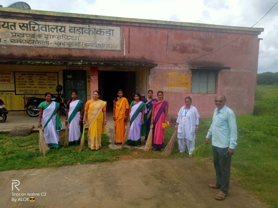 सरायकेला : ग्रामीण क्षेत्रों में चला स्वच्छता ही सेवा अभियान…